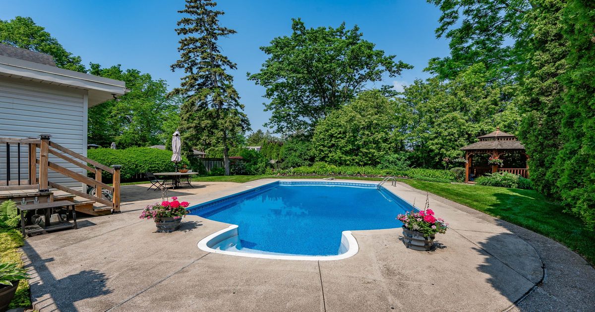 2173 Deyncourt Drive Burlington