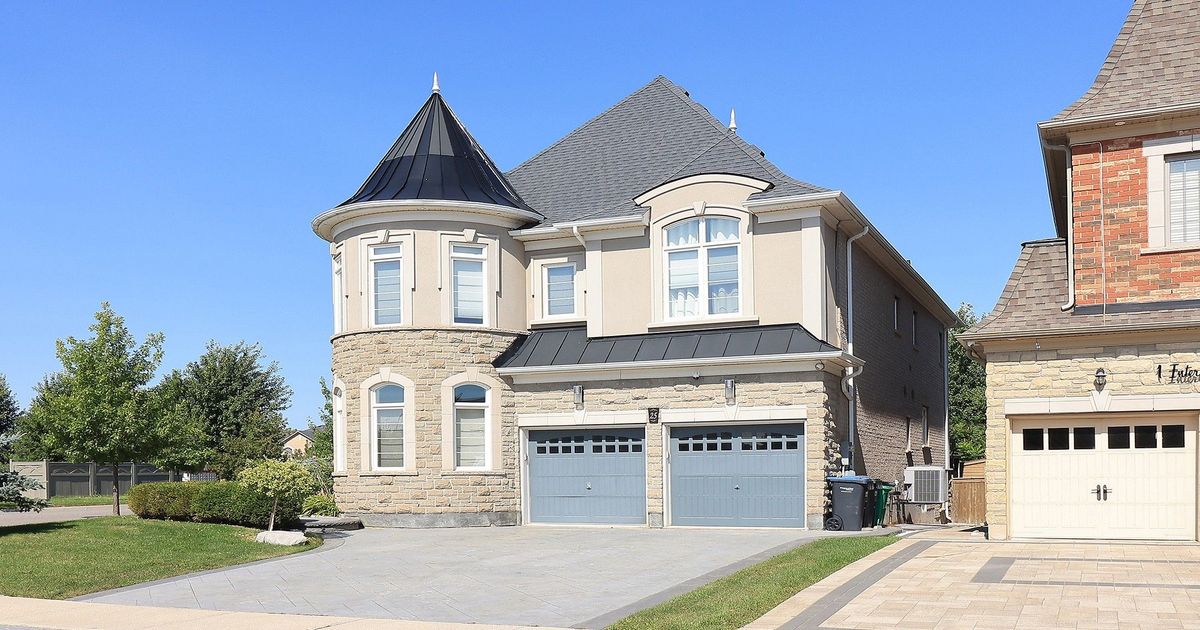 25 Ingleborough Drive Brampton