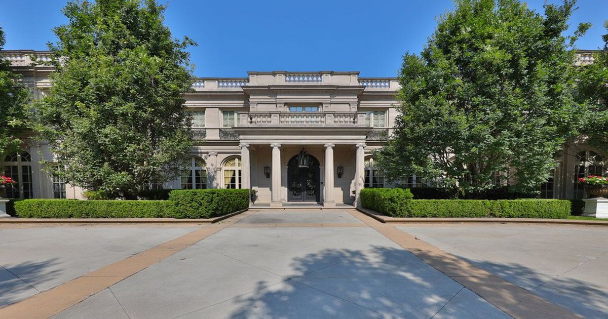489 Lakeshore Road E Oakville