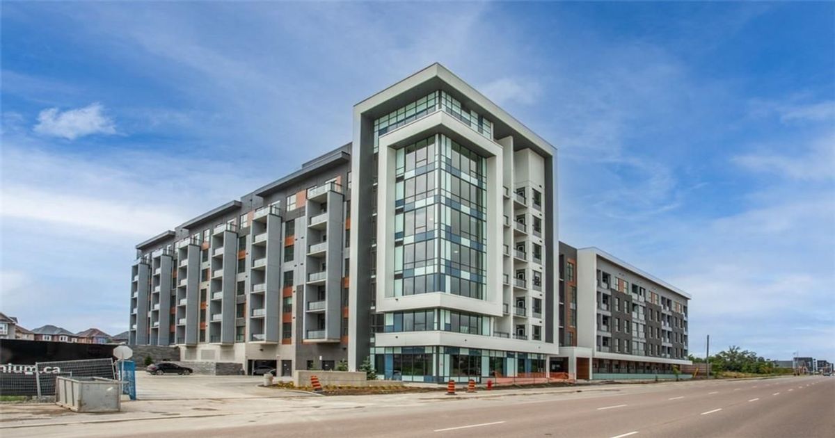95 Dundas Street W Oakville