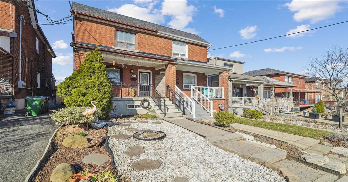 204 Gilbert Avenue Toronto