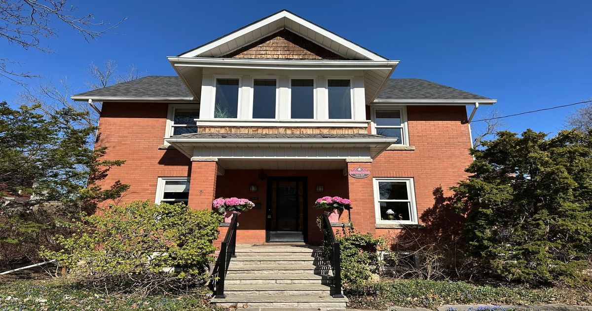 32 Wellington Street E Brampton