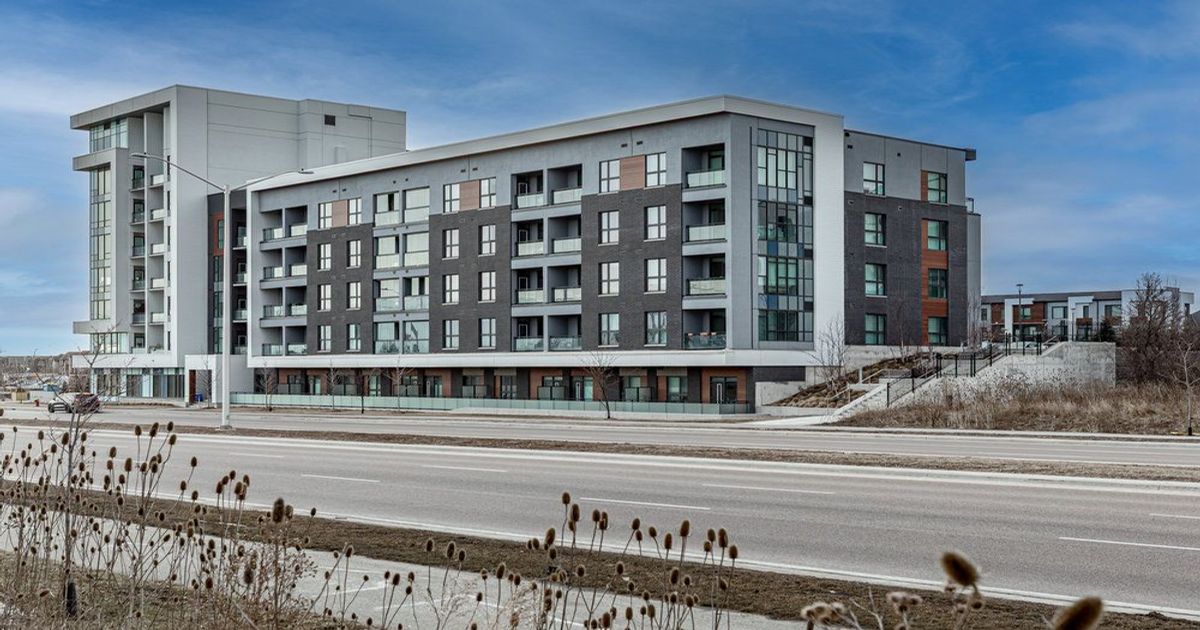 95 Dundas Street W Oakville