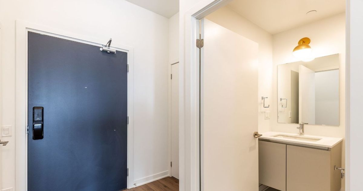 405 Dundas Street W Oakville