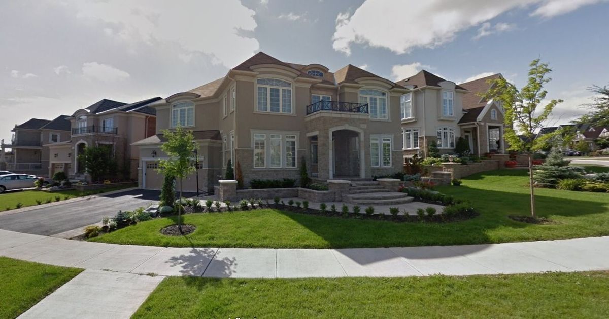 2416 North Ridge Trail Oakville