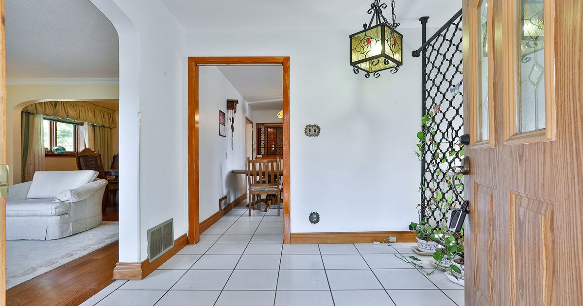 8 Edison Circle Toronto