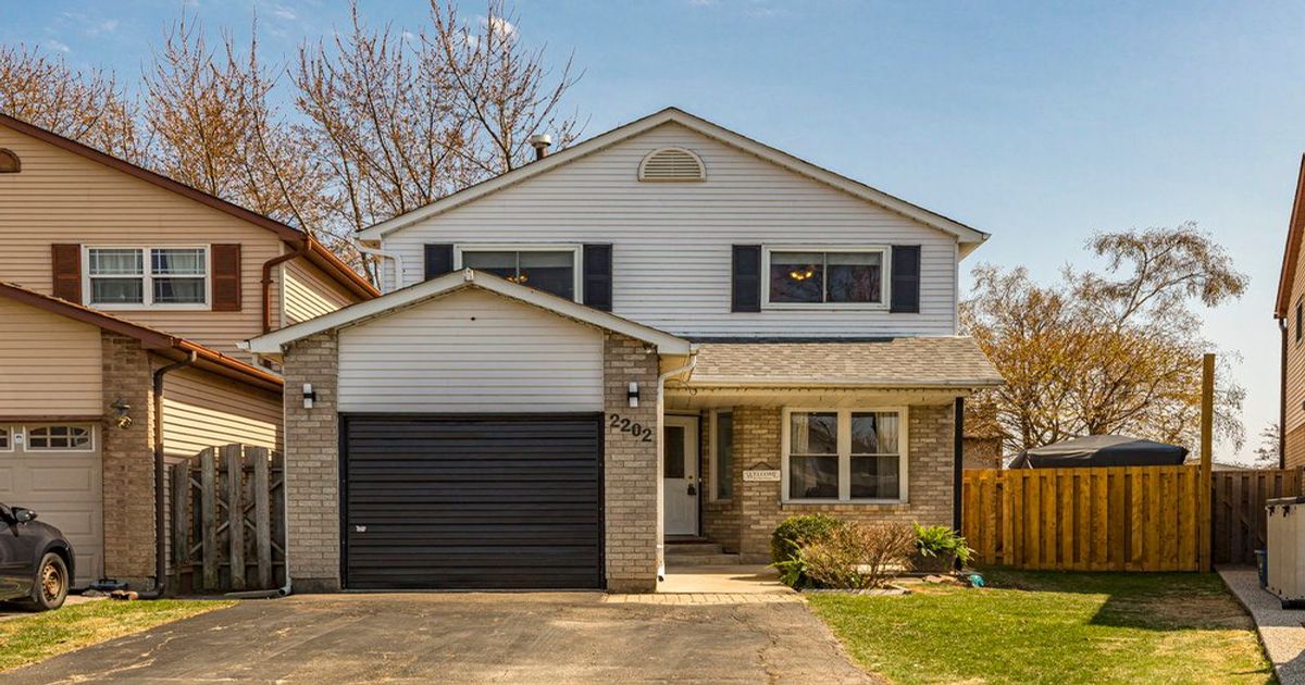 2202 PEMBROKE Court Burlington