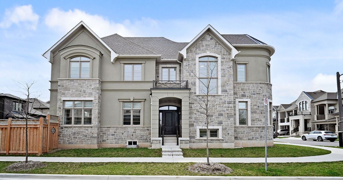 1473 Varelas Passage Oakville