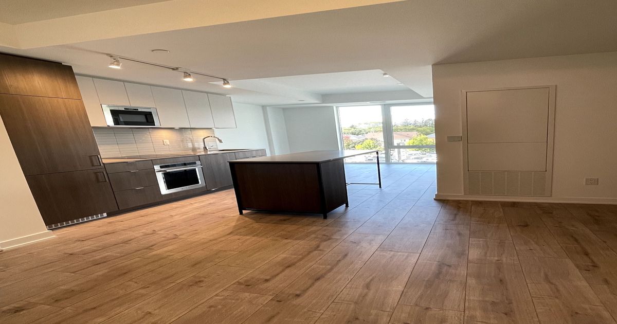 215 Lakeshore Road W Mississauga