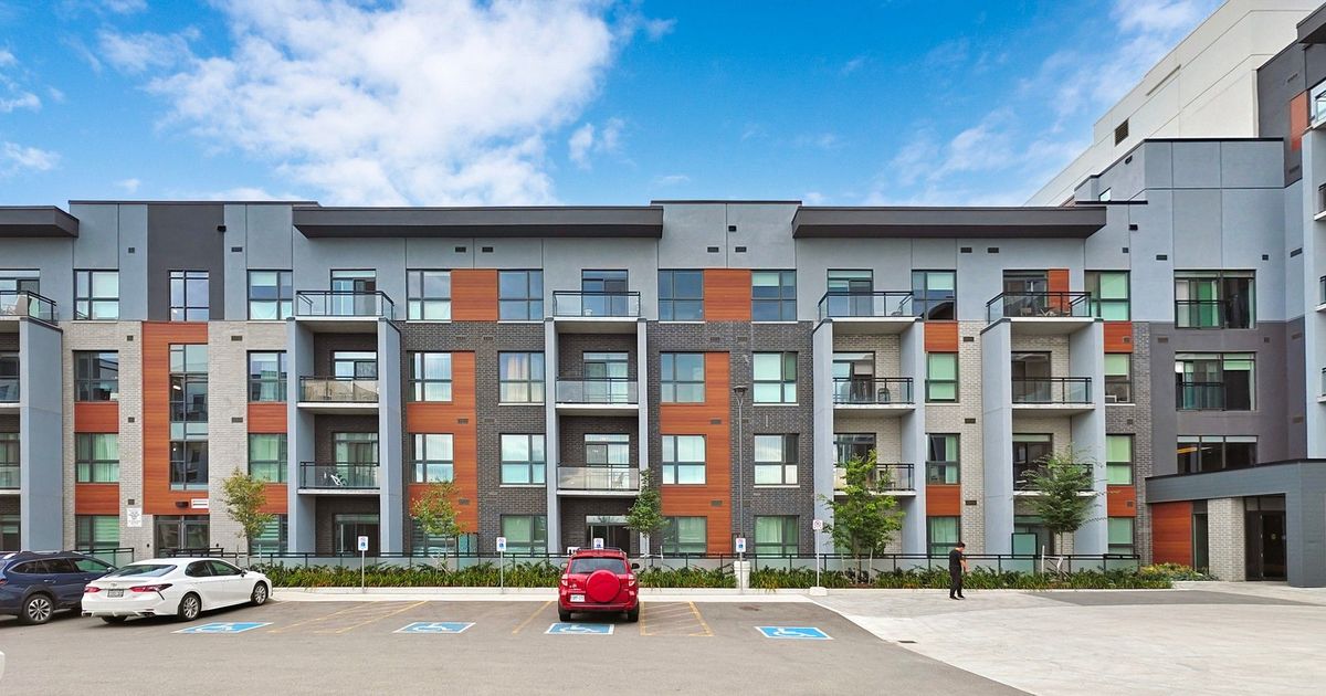 95 Dundas Street W Oakville