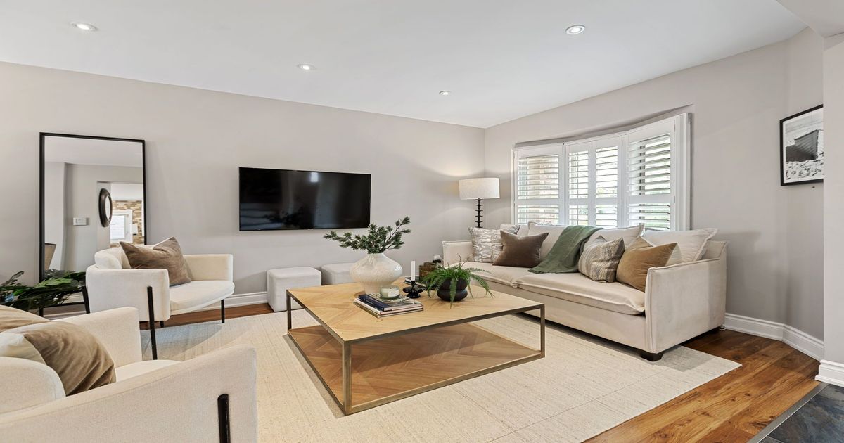 3141 Sandcliffe Court Burlington