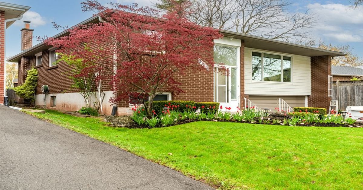 4411 Longmoor Drive Burlington