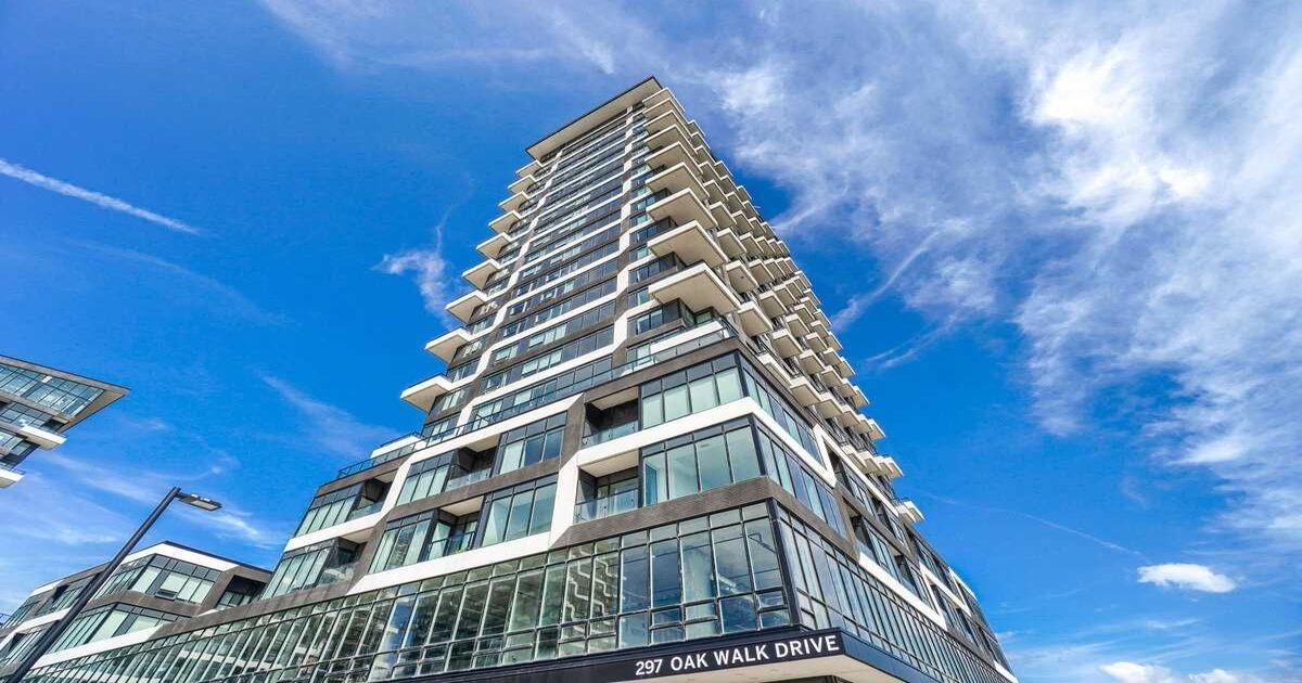 297 Oak Walk Drive Oakville