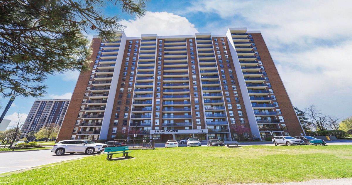 17 KNIGHTSBRIDGE Road Brampton