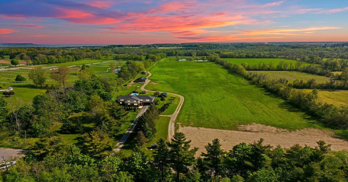 5489 Milburough Line Burlington