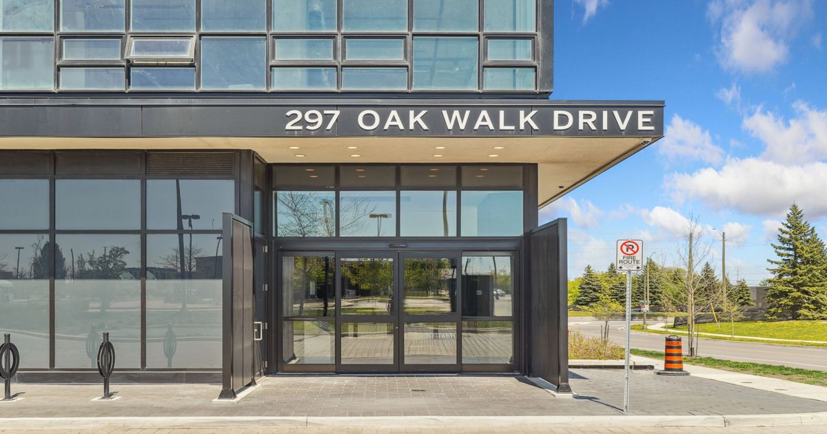 297 Oak Walk Drive Oakville