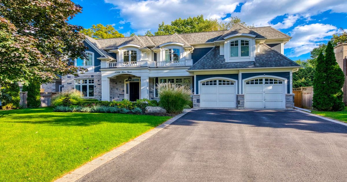 1052 Melvin Avenue Oakville