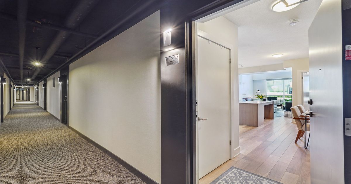 5260 Dundas Street Burlington