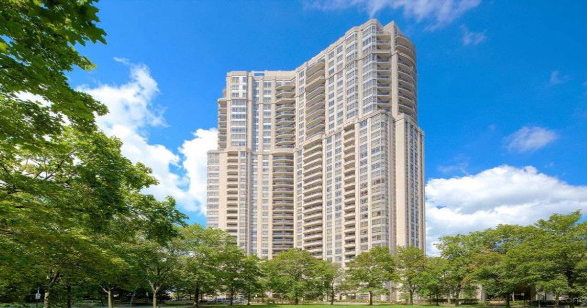 25 Kingsbridge Garden Mississauga