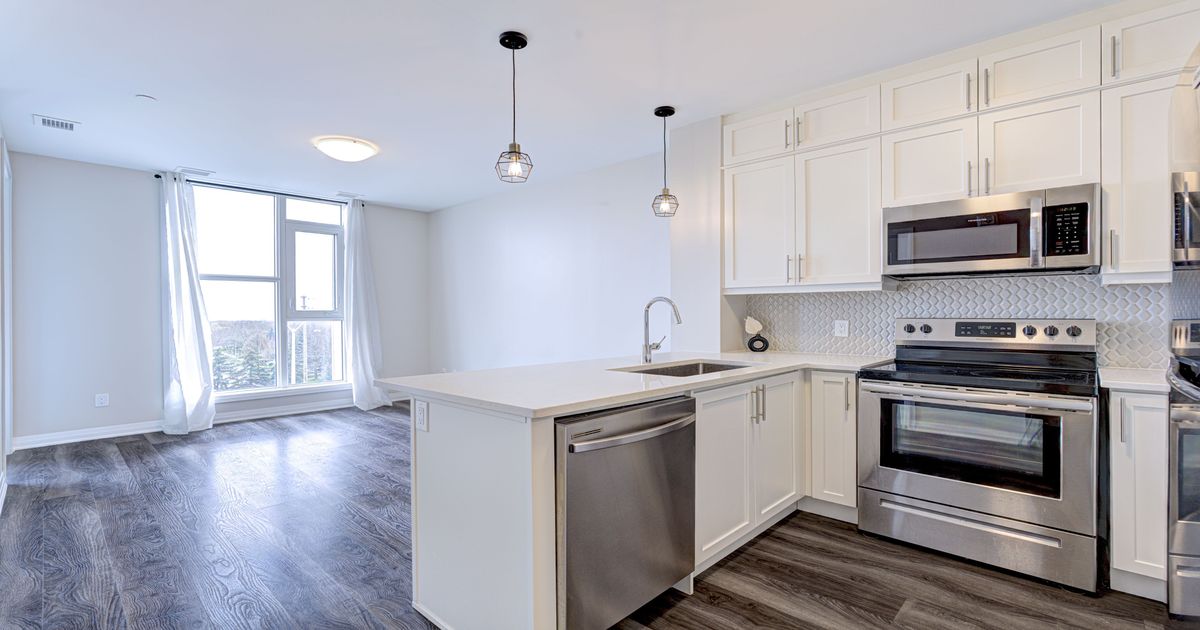 95 Dundas Street W Oakville