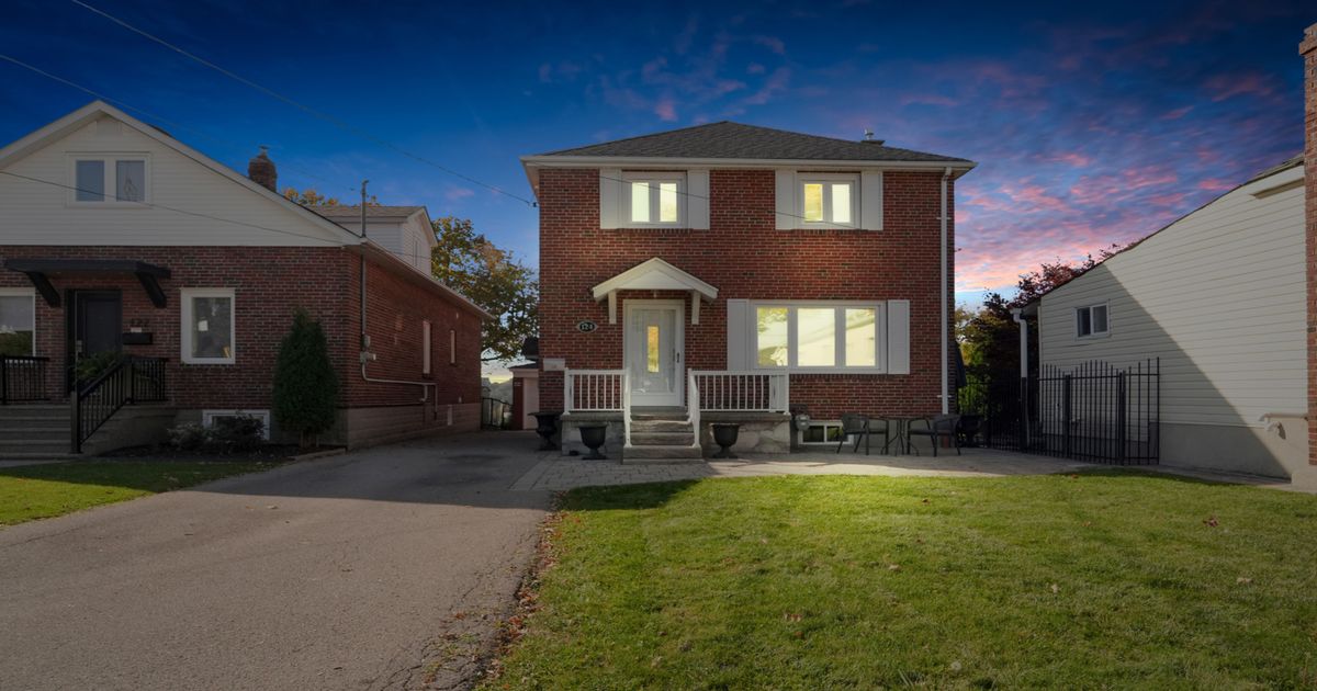 124 Spears Street Toronto