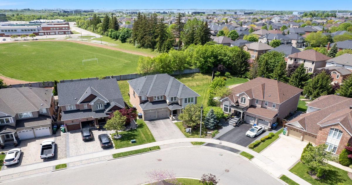 6 Xavier Court Brampton