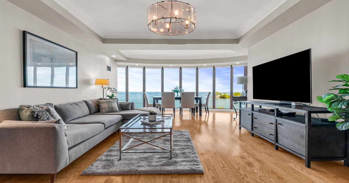 2095 Lake Shore Boulevard W Toronto