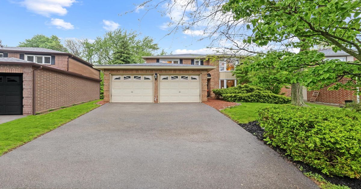 2095 Fallingbrook Court Burlington