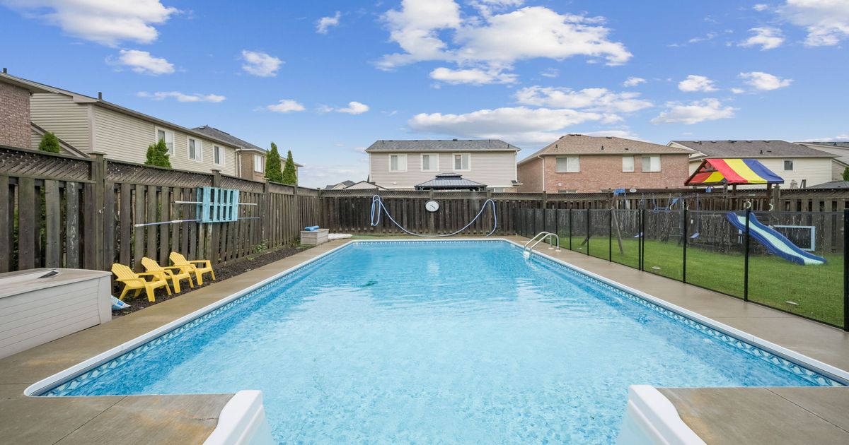 477 Farlow Crescent Milton