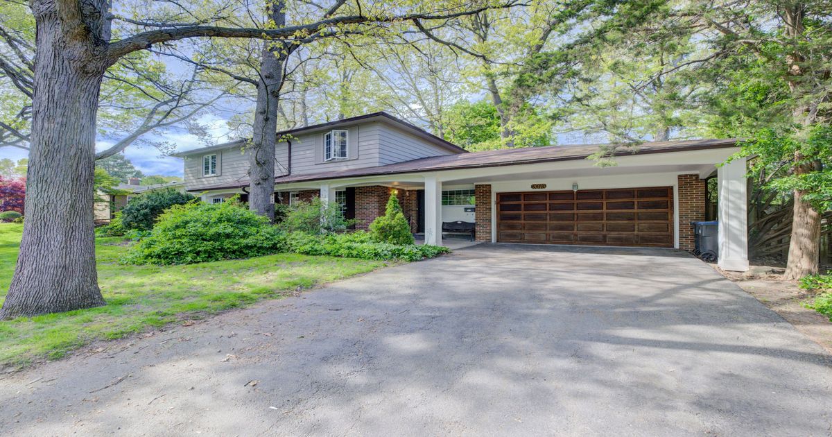 2073 Tenoga Drive Mississauga