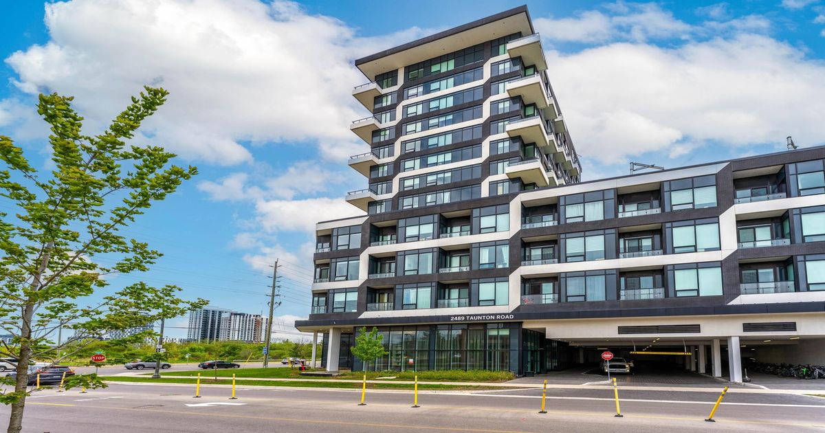 2489 Taunton Road Oakville