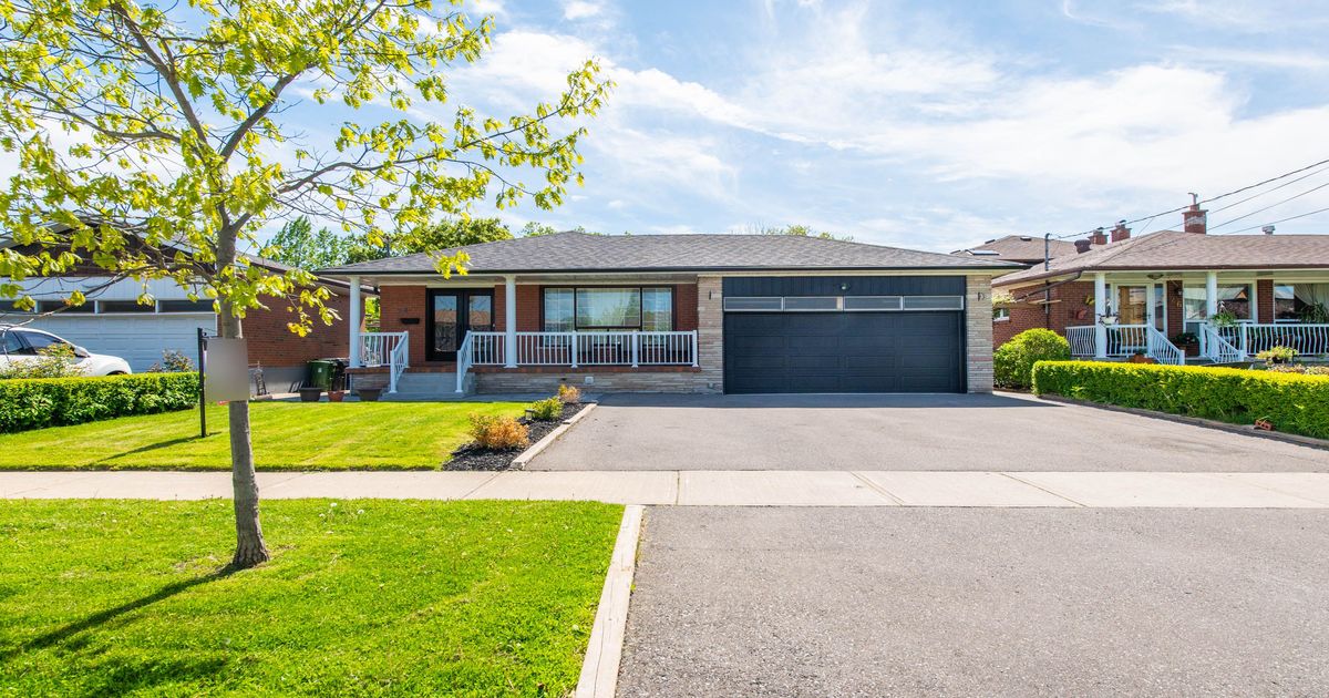 24 ARCHWAY Crescent W Toronto