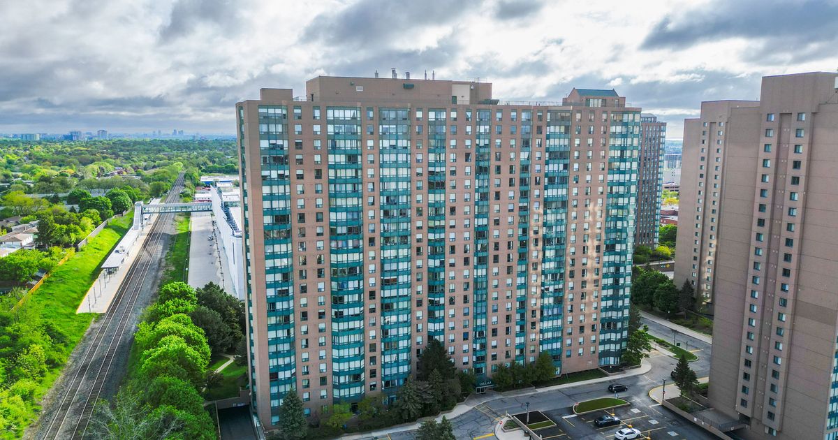135 Hillcrest Avenue Mississauga