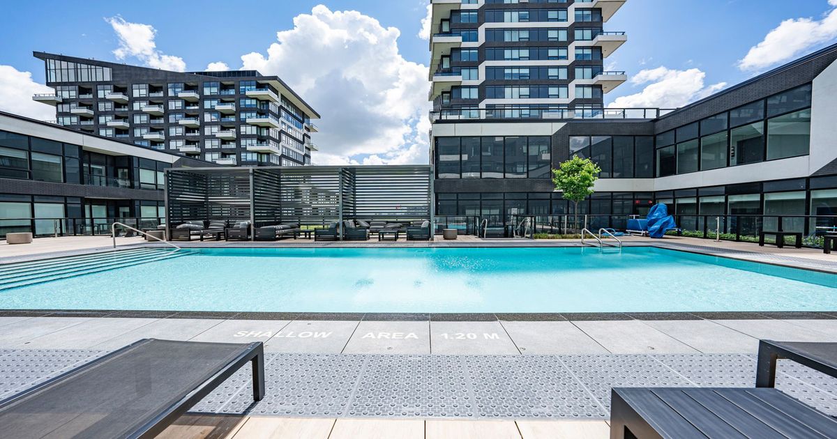 2485 Taunton Road Oakville