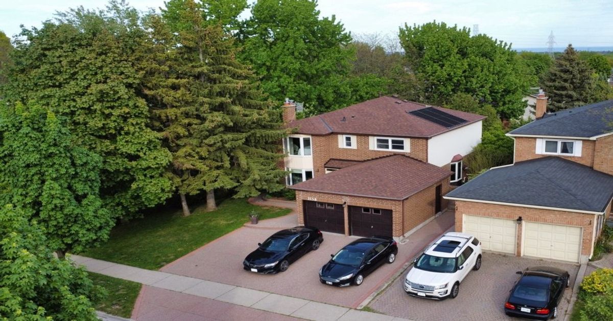 3158 Pinemeadow Drive Burlington