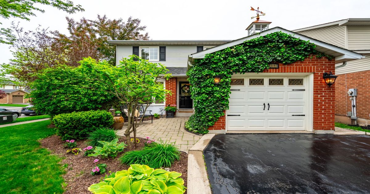 2183 Hunt Crescent Burlington