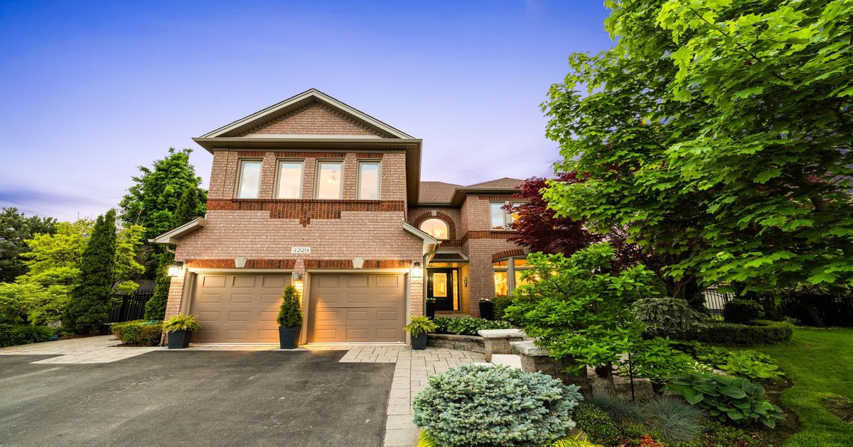 4229 Gleneagles Court Burlington