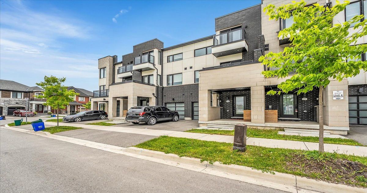 1389 Clarriage Court E Milton