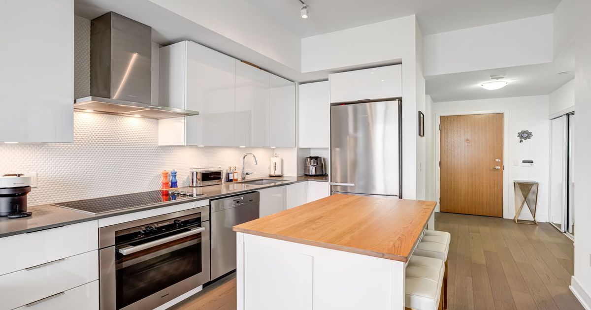 20 Shore Breeze Drive Toronto