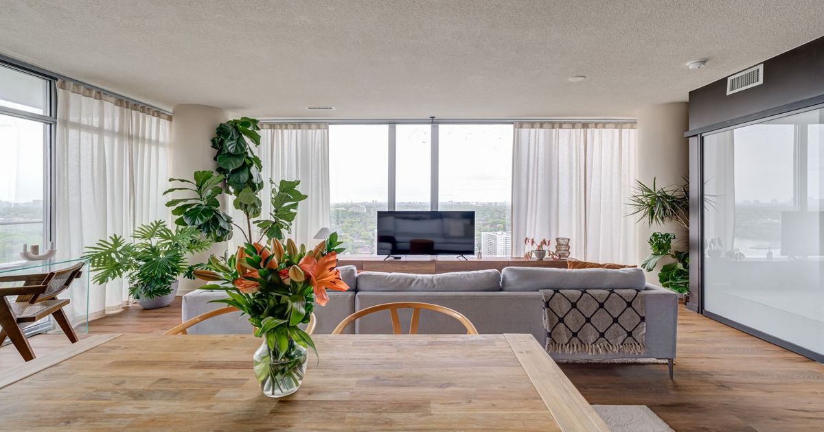 105 The Queensway N/A Toronto