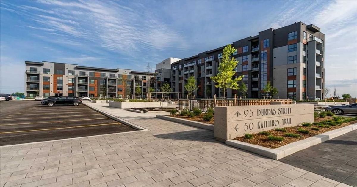95 Dundas Street W Oakville