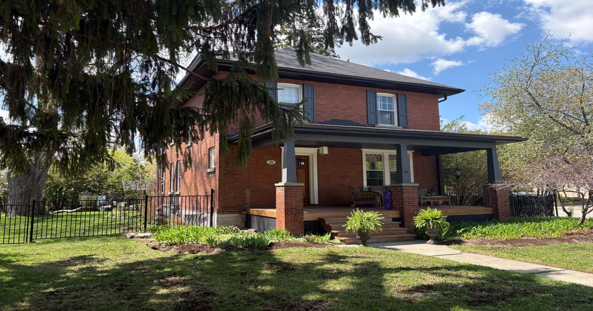26 Brant Avenue Mississauga