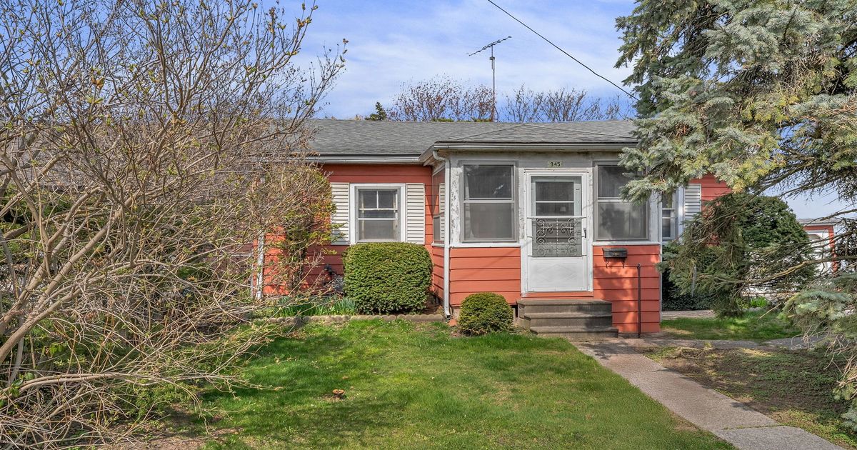 945 Beechwood Avenue Mississauga