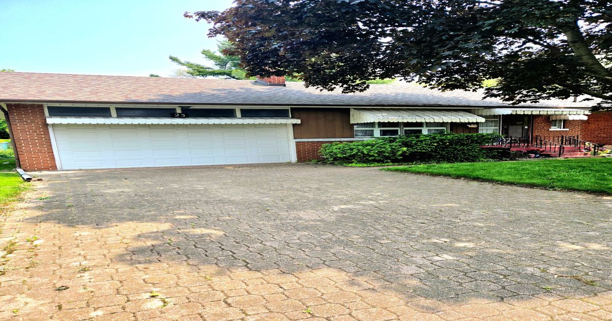 23 Sevenoaks Avenue Toronto