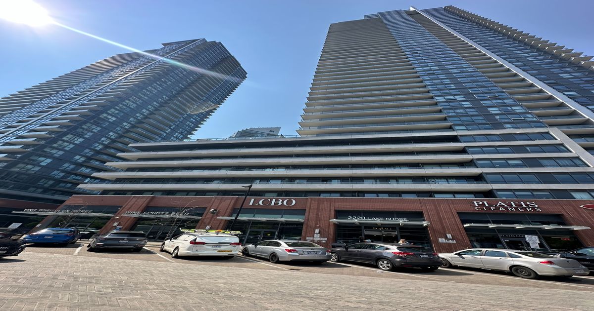 2220 Lake Shore Blvd West N/A Toronto
