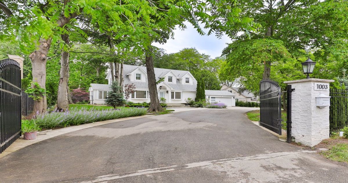 1003 Lakeshore Road W Oakville