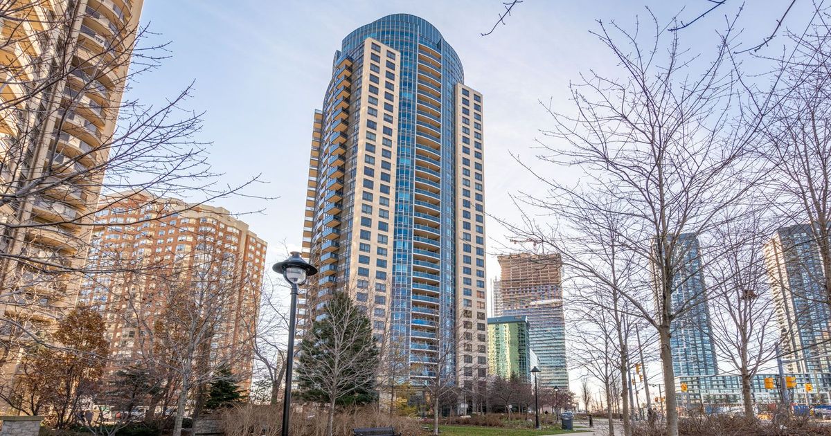 330 Burnhamthorpe Road Mississauga