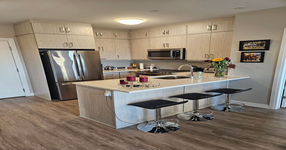95 Dundas Street W Oakville