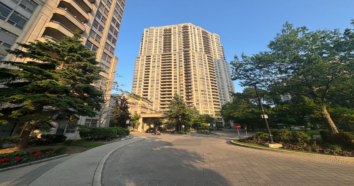 25 Kingsbridge Garden Circle Mississauga