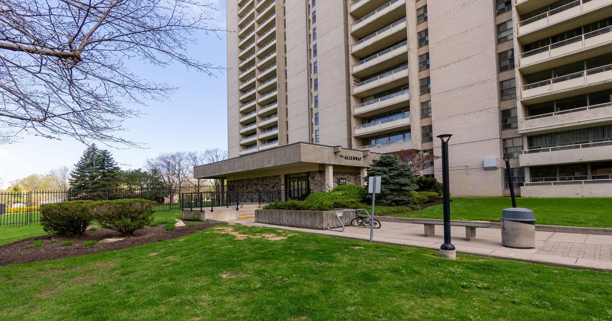 360 Ridelle Avenue Toronto